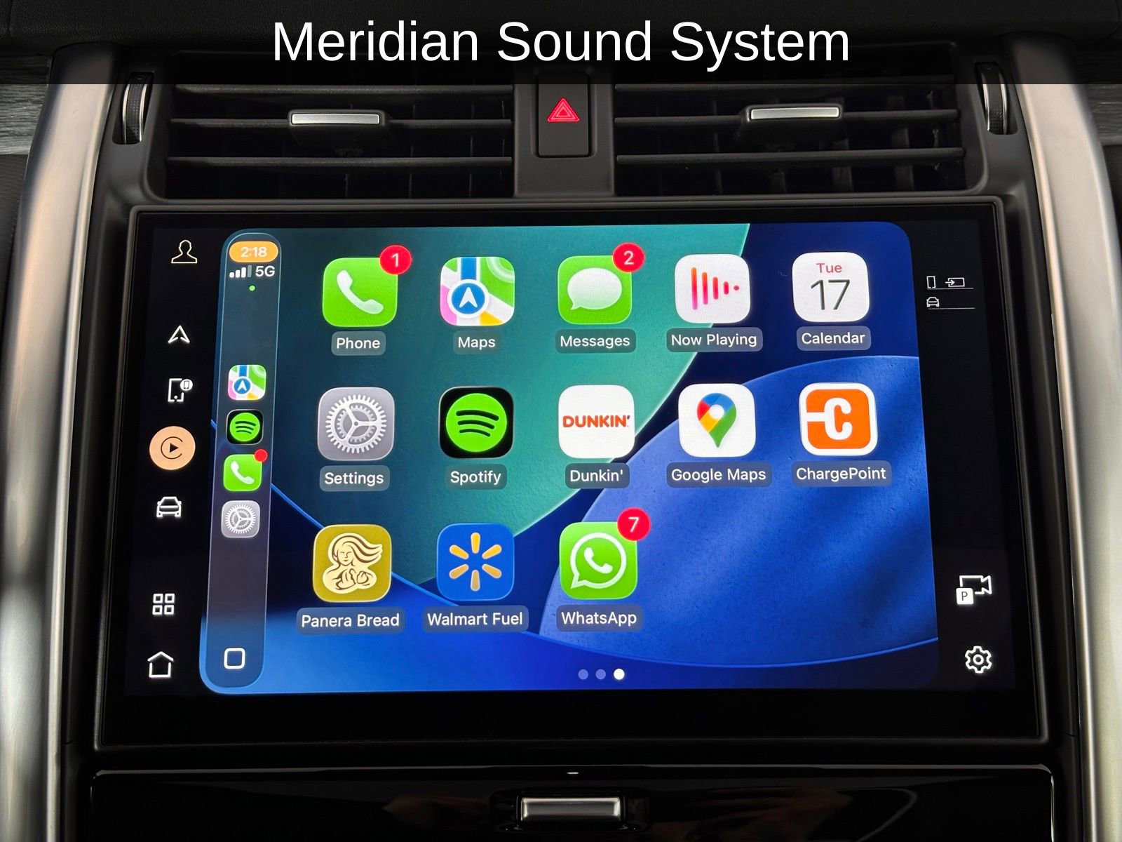 Used 2023 Land Rover Discovery Metropolitan Edition image 3