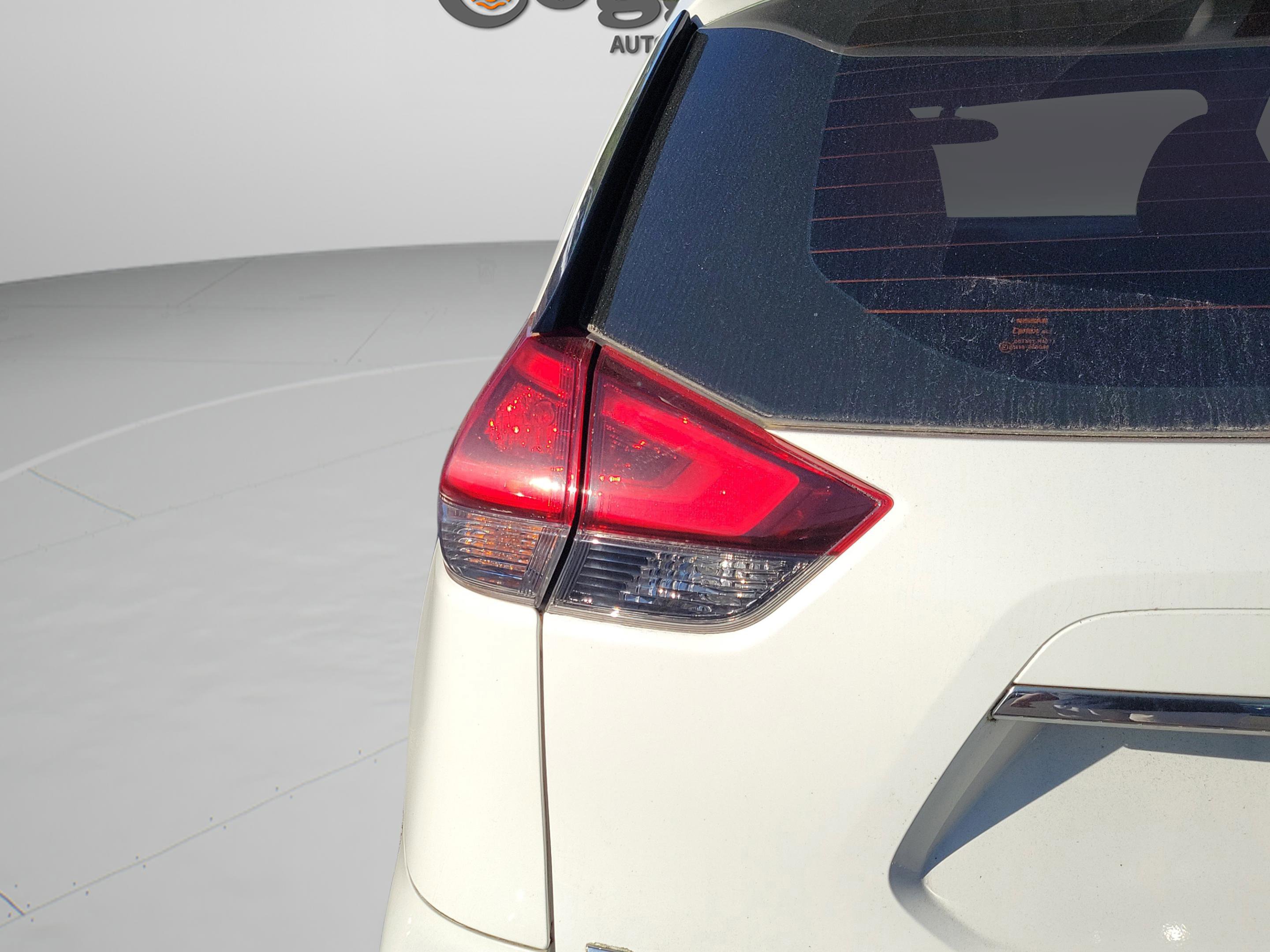 Used 2018 Nissan Rogue S FWD image 25