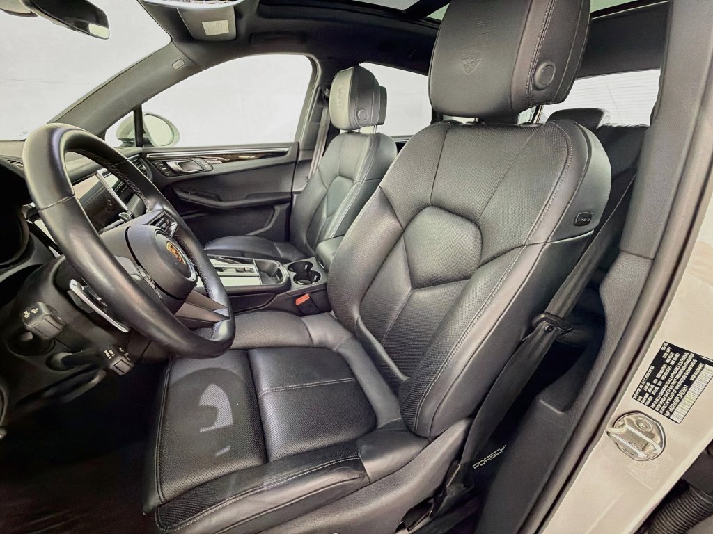 Certified 2023 Porsche Macan S AWD/4WD image 5