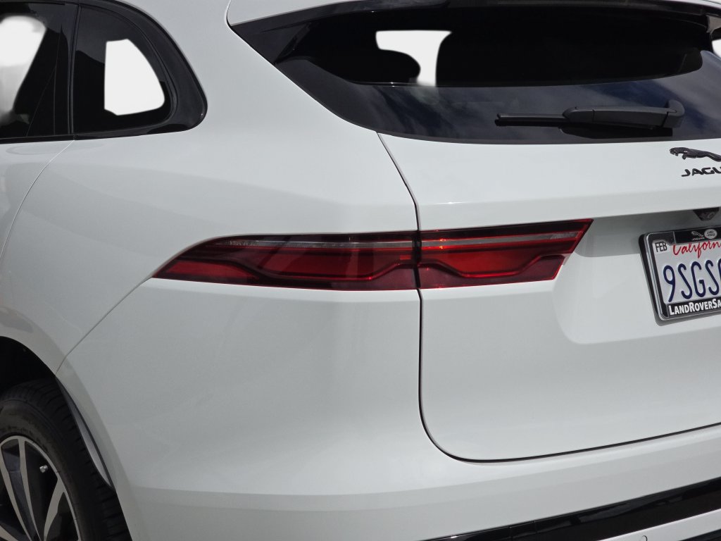 Certified 2025 Jaguar F-PACE R-Dynamic S AWD/4WD image 35