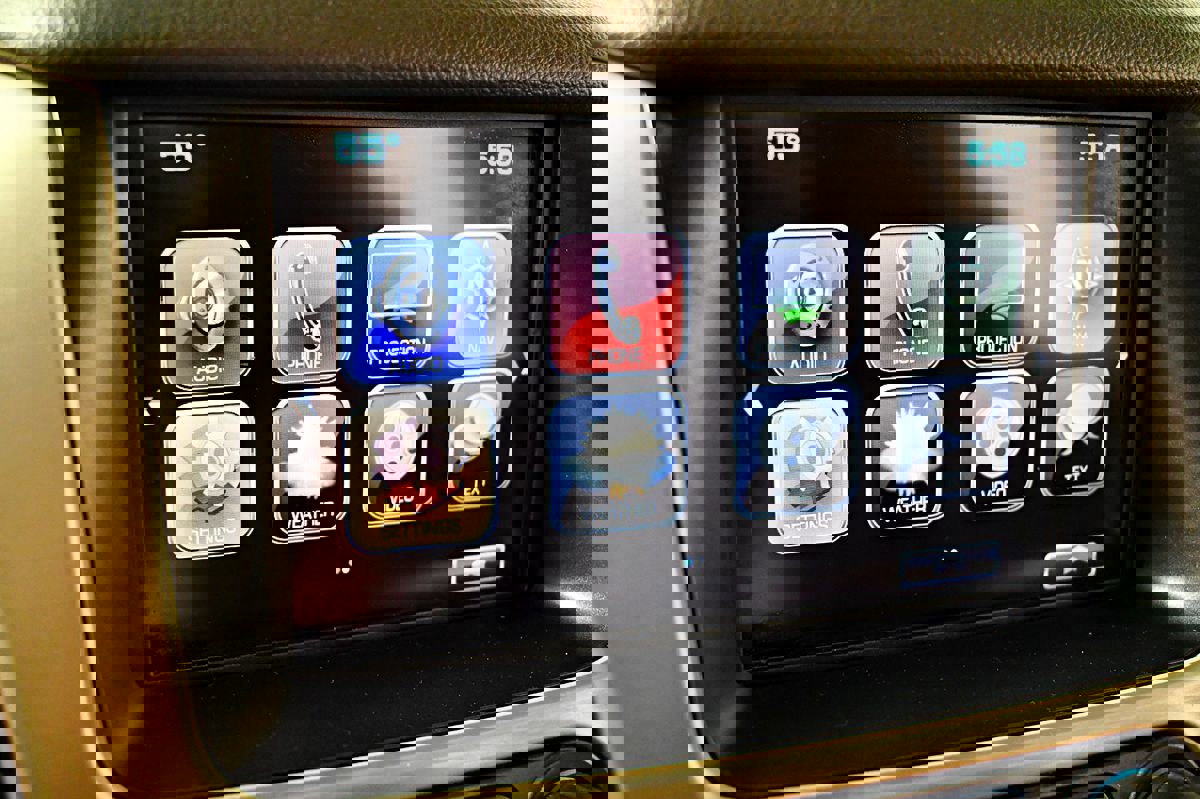 Used 2017 GMC Yukon XL Denali w/ Open Road Package image 32