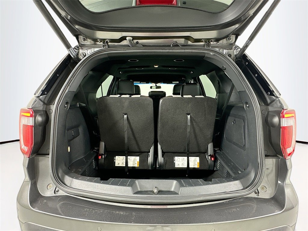 Used 2017 Ford Explorer XLT w/ Equipment Group 202A image 27