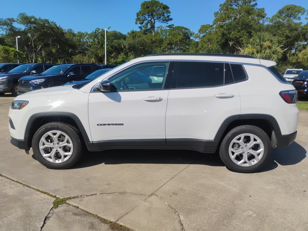 Used 2024 Jeep Compass Latitude AWD/4WD image 8
