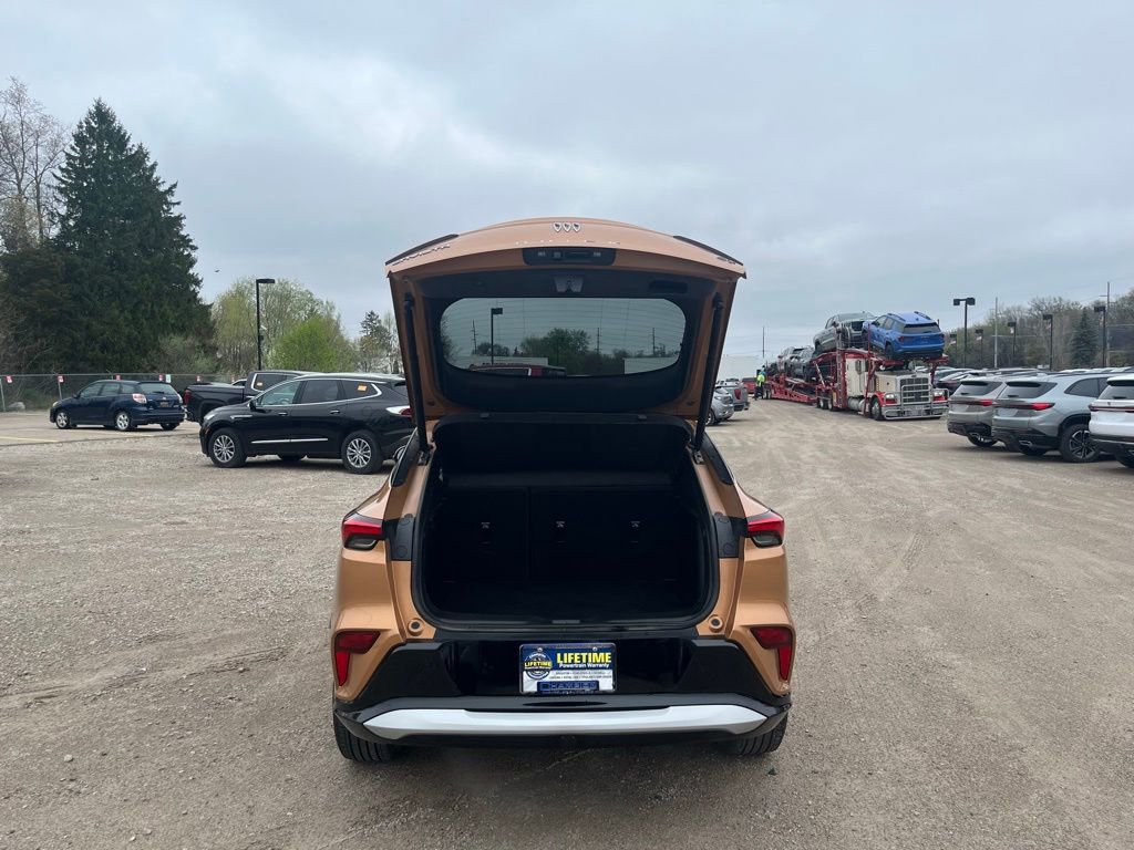 Used 2024 Buick Envista Sport Touring w/ Convenience I Package FWD image 10