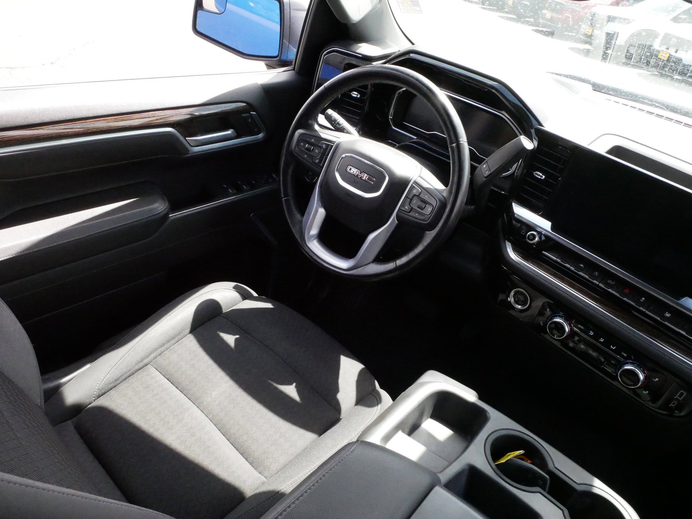 Used 2022 GMC Sierra 1500 Elevation w/ LPO, Elevation Black Package AWD/4WD image 9