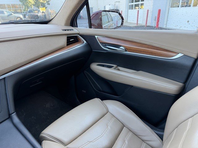 Used 2017 Cadillac XT5 Platinum w/ Driver Assist Package image 20