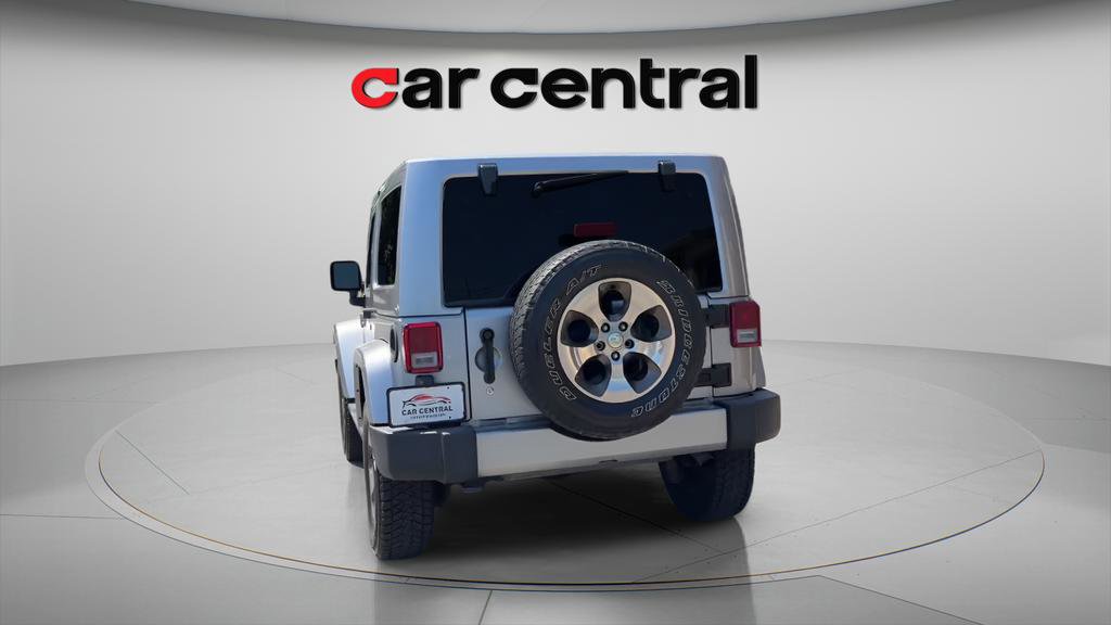 Used 2018 Jeep Wrangler Sahara w/ Connectivity Group AWD/4WD image 5