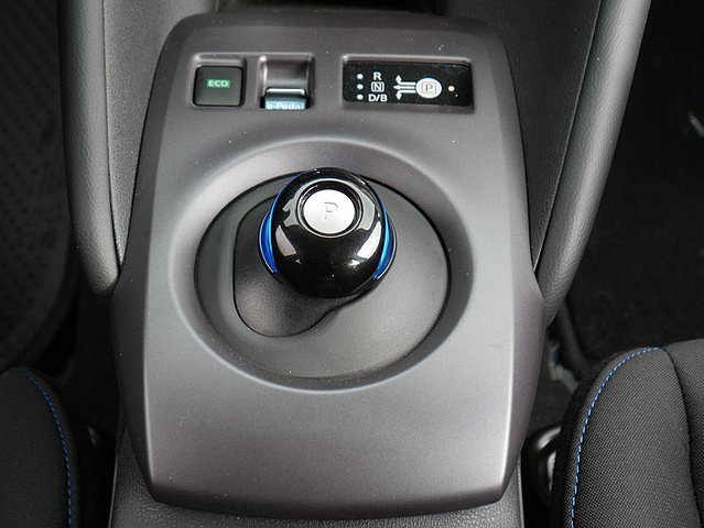 Used 2025 Nissan Leaf S image 20