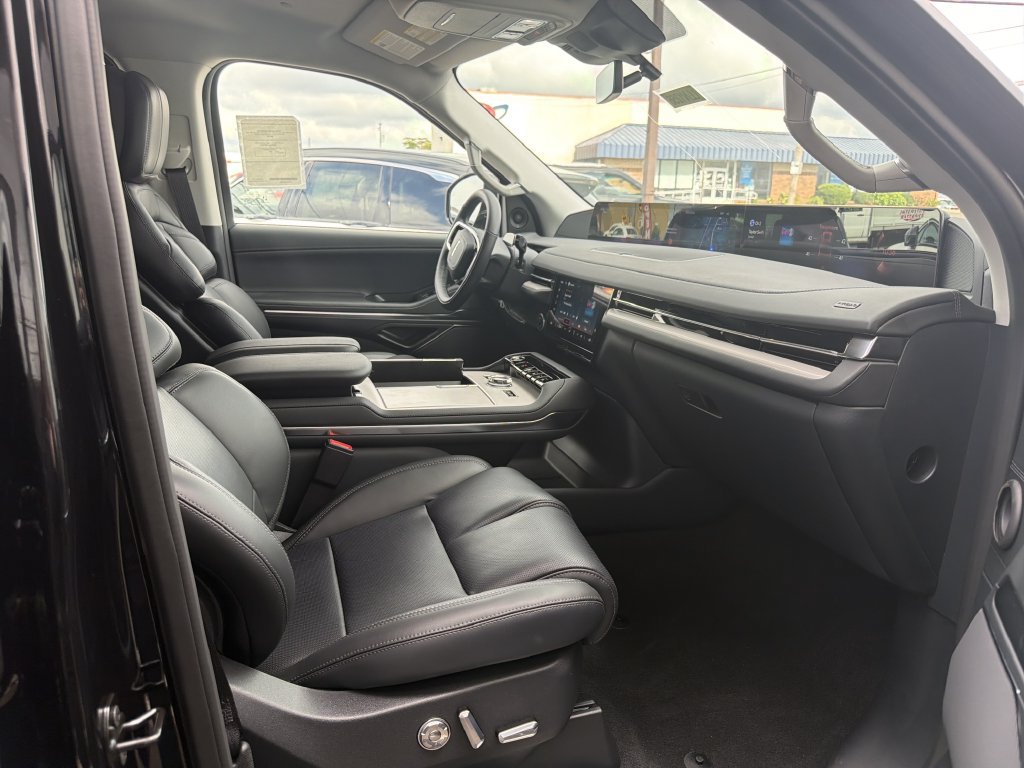 New 2027 Lincoln Navigator L Premier AWD/4WD image 7