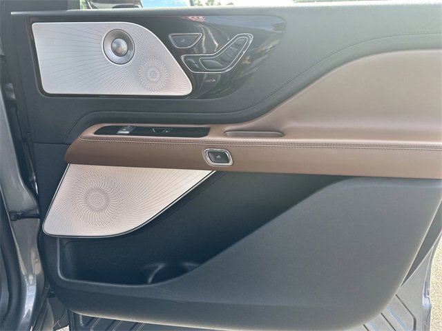 Used 2022 Lincoln Aviator Reserve w/ Equipment Group 201A image 13