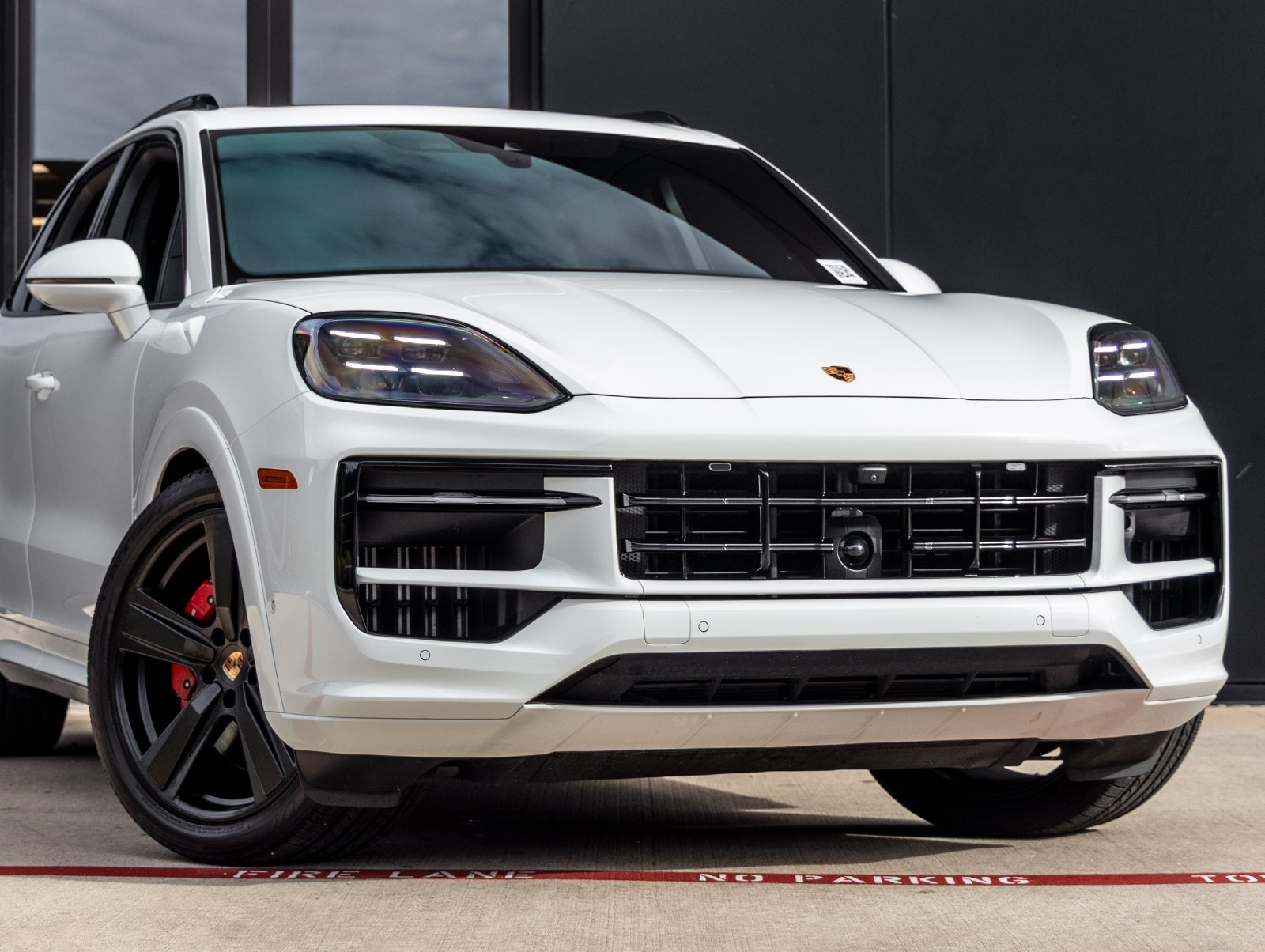 Certified 2025 Porsche Cayenne GTS AWD/4WD image 9