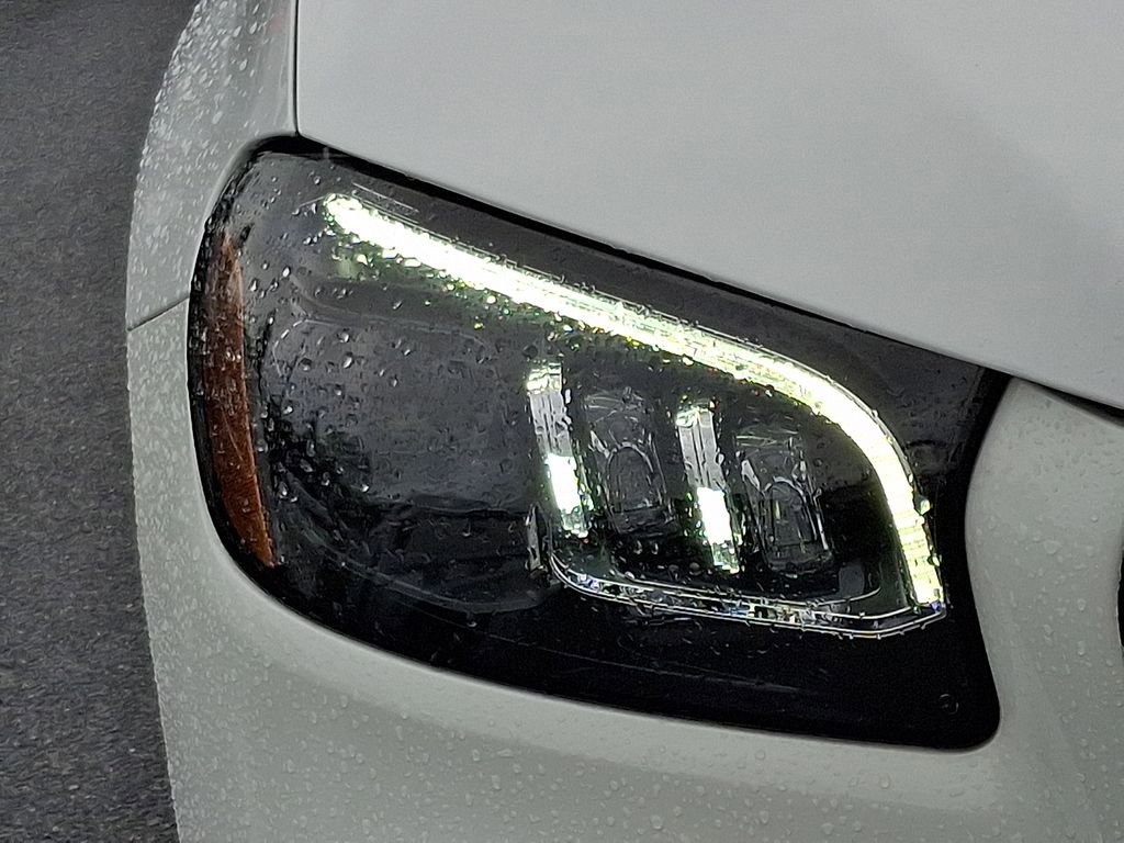 Used 2023 Mercedes-Benz GLS 450 4MATIC image 9