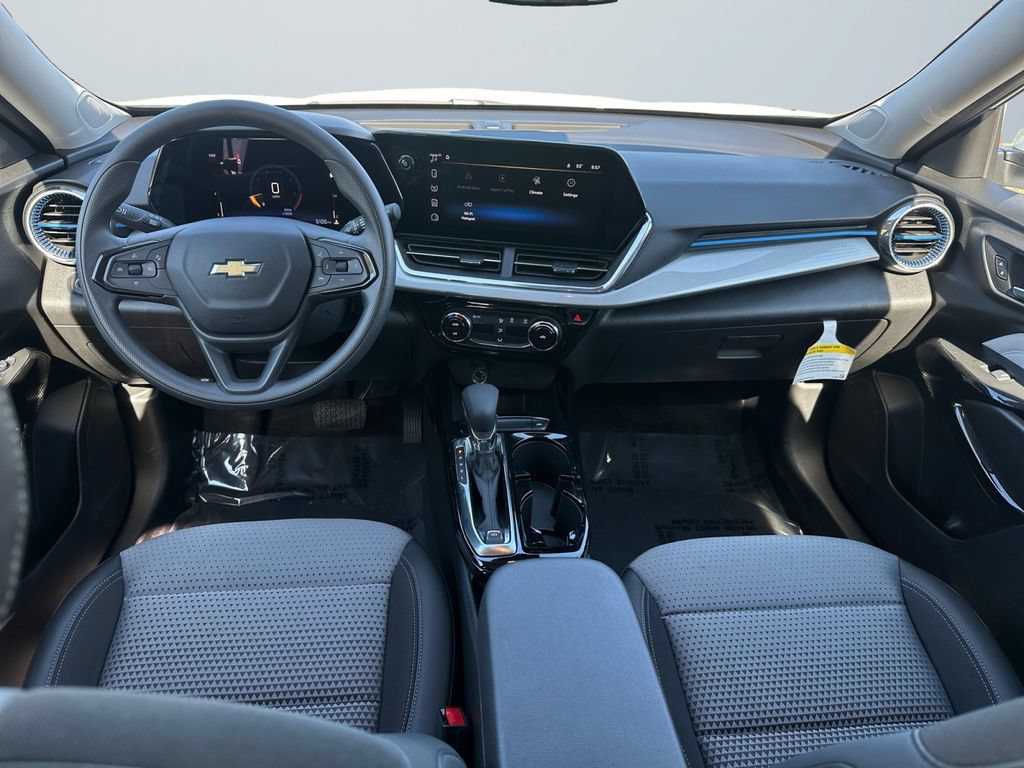 Used 2025 Chevrolet Trax LT FWD image 10