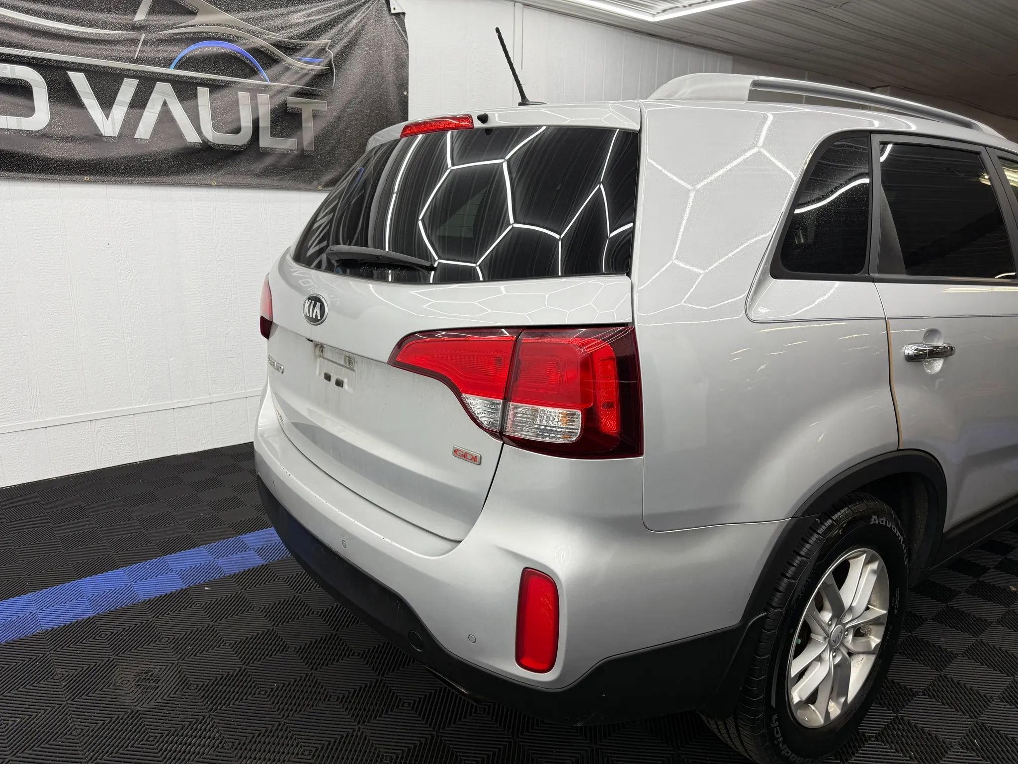 Used 2015 Kia Sorento LX image 3