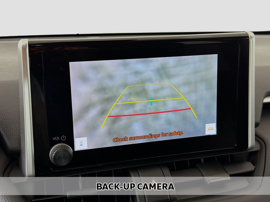 Used 2025 Toyota RAV4 LE AWD/4WD image 4