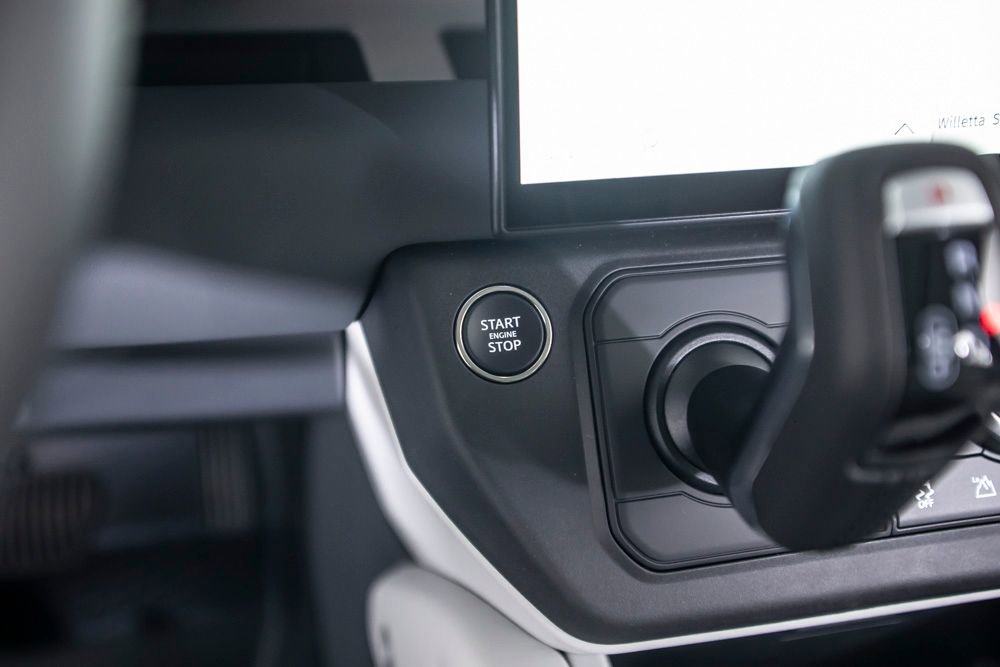 Used 2026 Land Rover Defender 110 X-Dynamic SE image 33