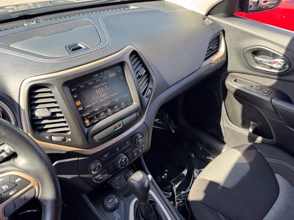 Used 2014 Jeep Cherokee Latitude w/ Comfort/Convenience Group AWD/4WD image 24
