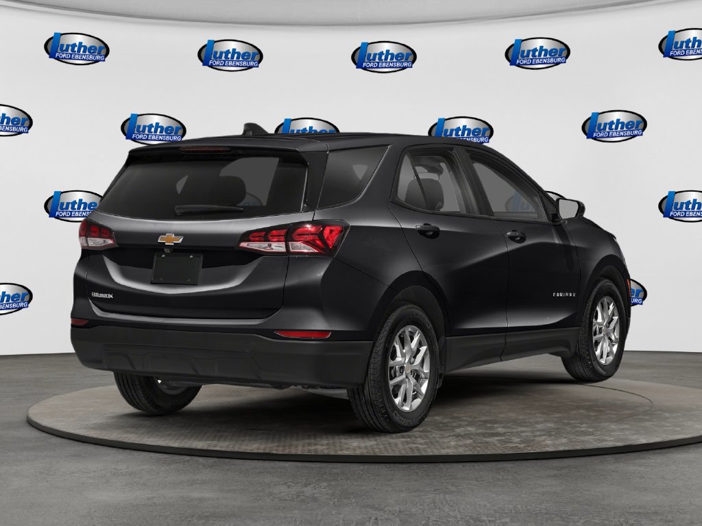Used 2024 Chevrolet Equinox LT AWD/4WD image 2