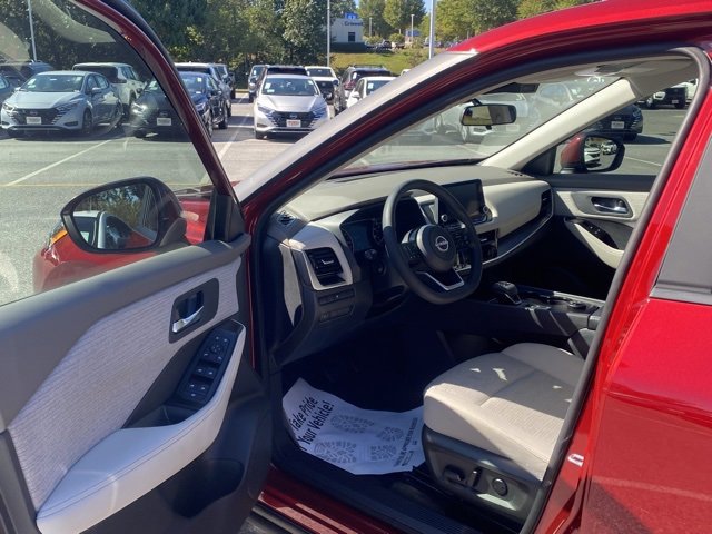 Used 2023 Nissan Rogue SV image 14