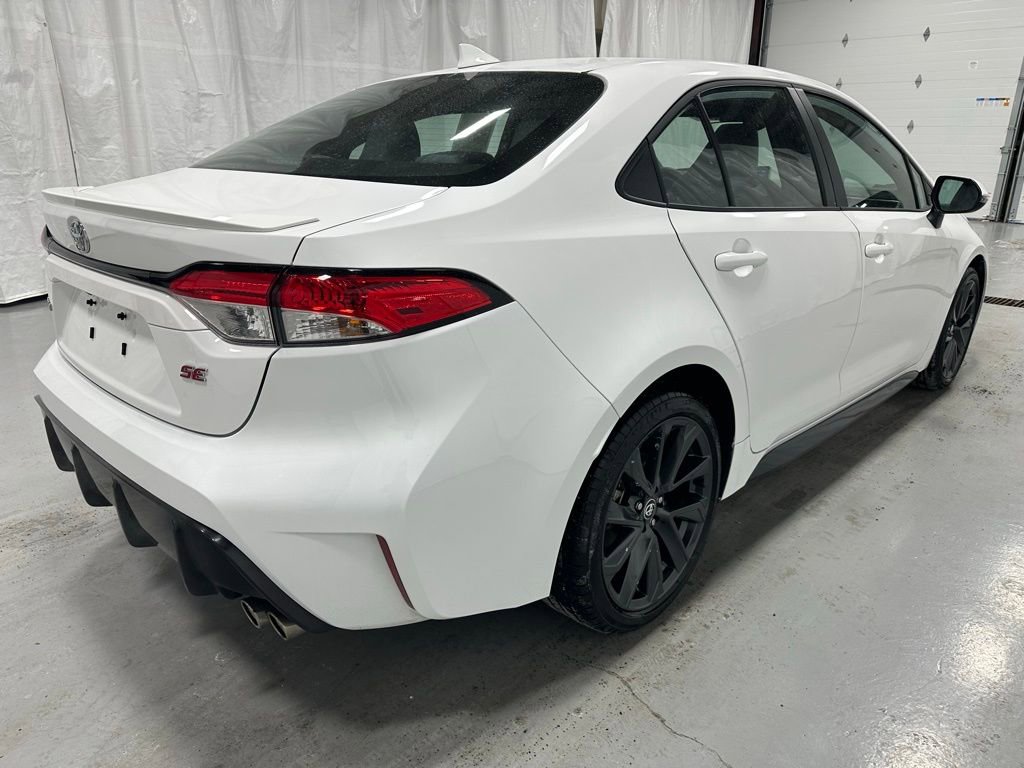 Used 2025 Toyota Corolla SE w/ SE Premium Package image 7