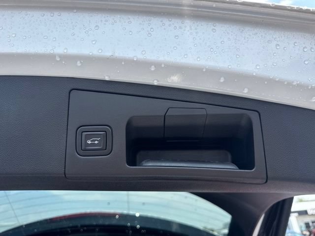 Used 2021 Cadillac XT4 Premium Luxury w/ Cold Weather Package AWD/4WD image 6