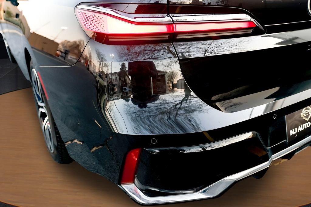 Used 2023 BMW 740i w/ Parking Assistance Package image 16