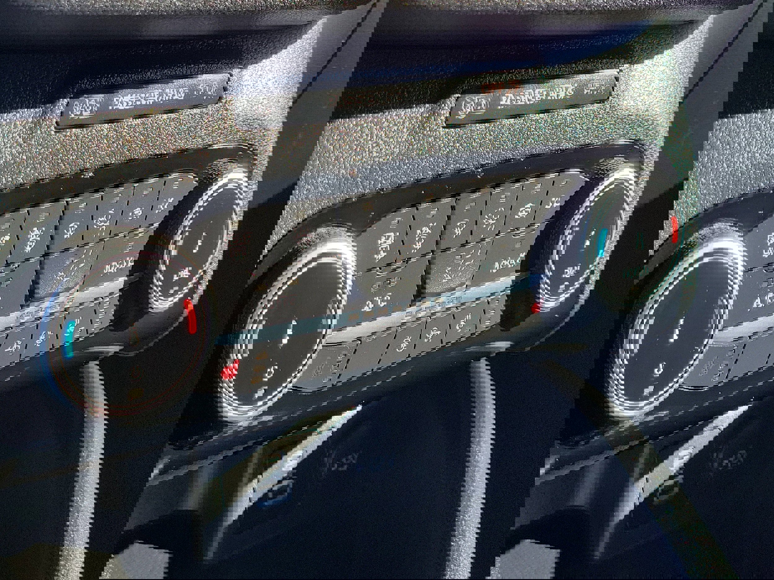 Certified 2022 Ford Escape SE w/ SE Sport Appearance Package image 30