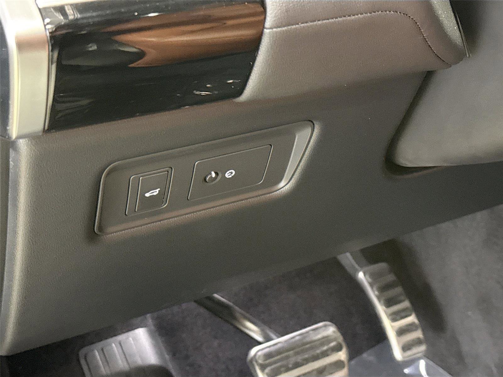 Used 2016 Land Rover Range Rover Sport Supercharged AWD/4WD image 10