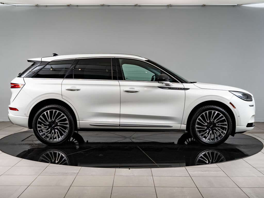 Used 2022 Lincoln Corsair AWD w/ Premium Package image 11