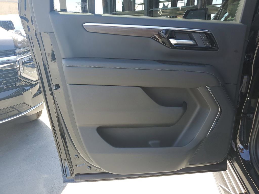 New 2026 Chevrolet Suburban LS image 16