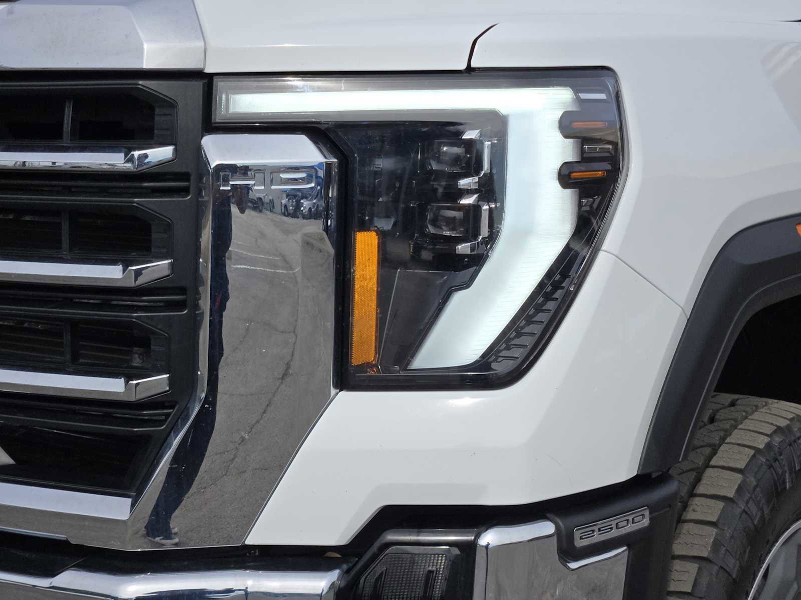 Certified 2025 GMC Sierra 2500 SLT w/ SLT Convenience Package AWD/4WD image 9