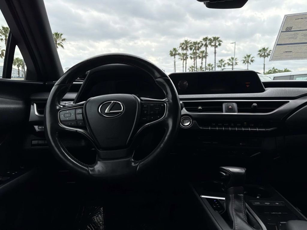 Used 2019 Lexus UX 200 w/ Premium Package image 11