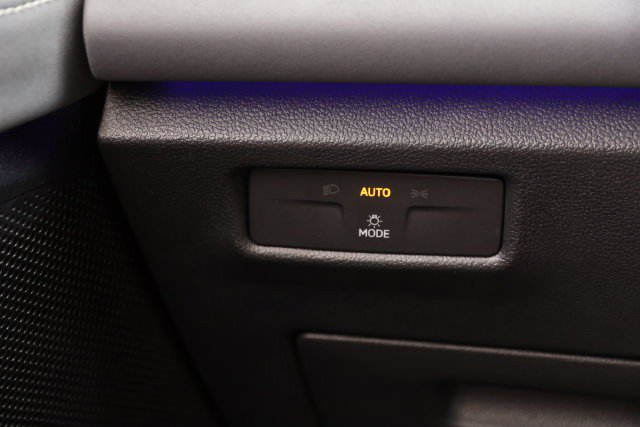 Used 2026 Volkswagen Tiguan SE FWD image 19