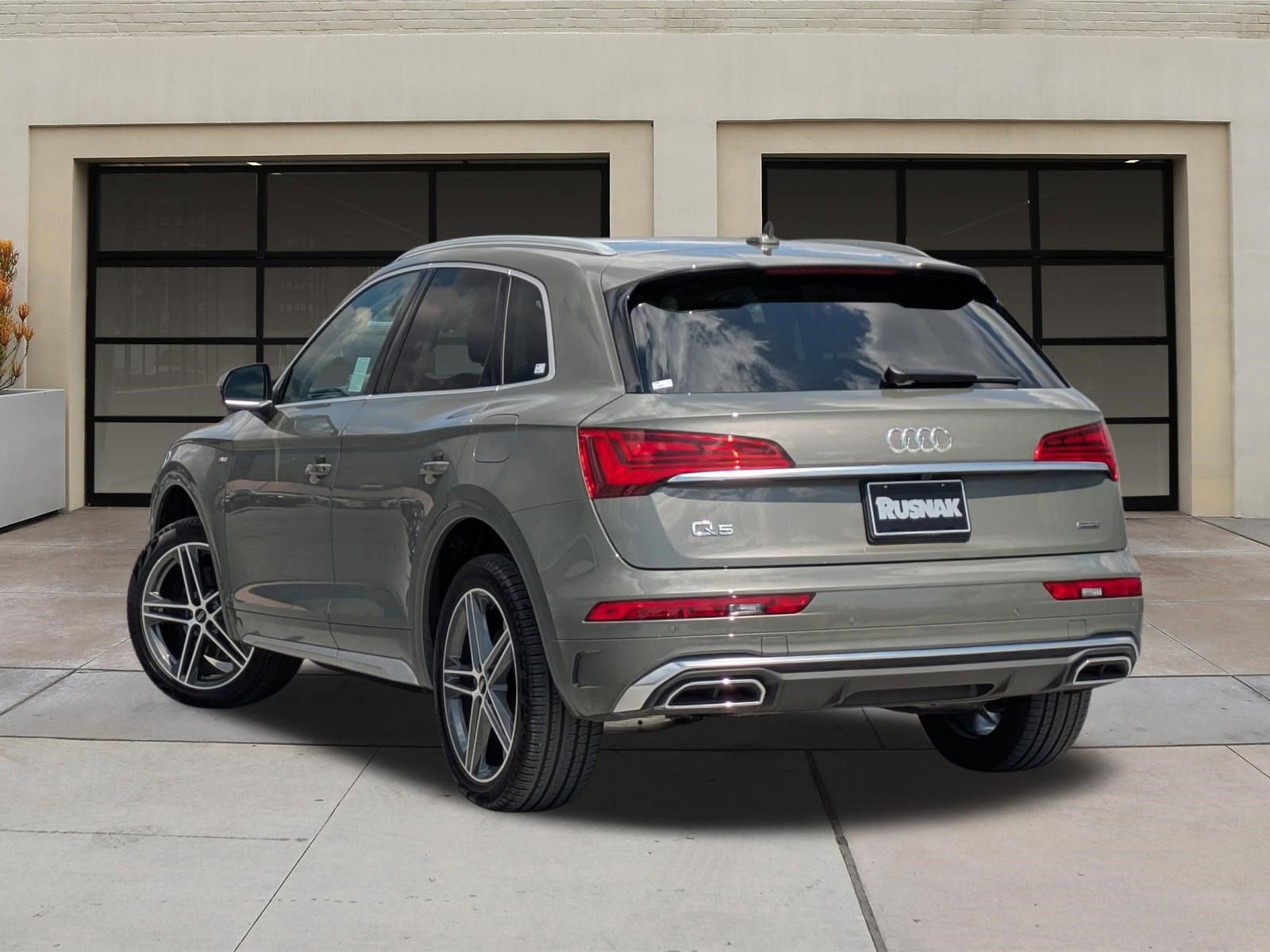 Used 2023 Audi Q5 e Premium w/ Convenience Package image 2