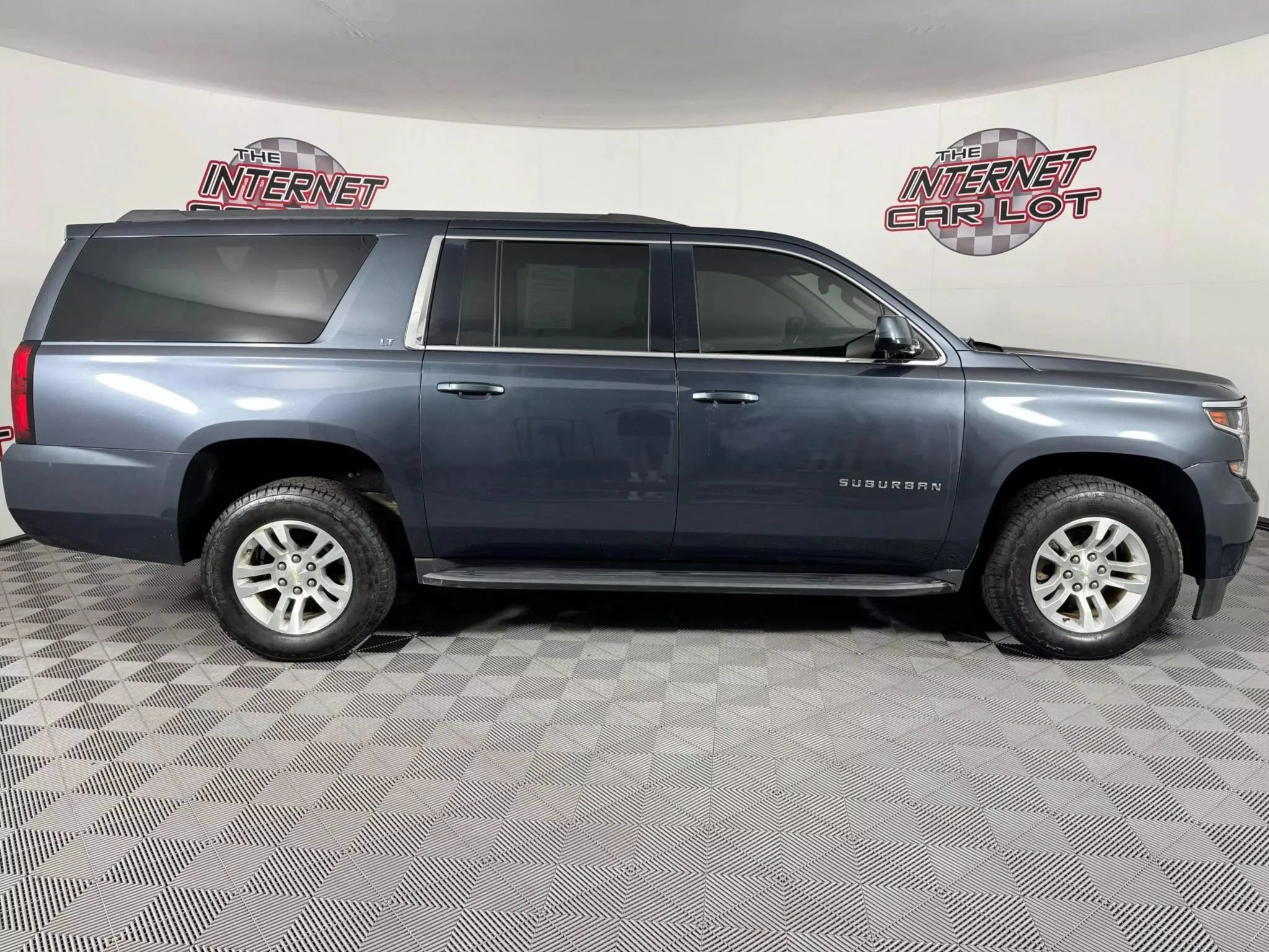 Used 2019 Chevrolet Suburban LT AWD/4WD image 8