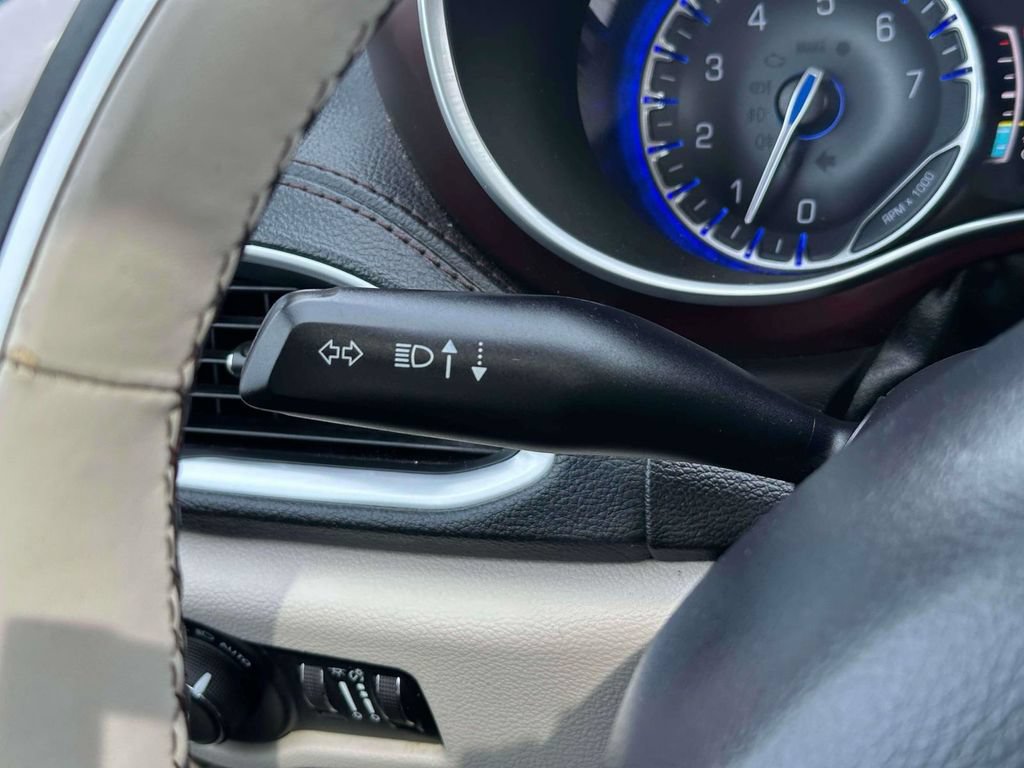 Used 2020 Chrysler Pacifica Limited w/ Advanced Safetytec Group FWD image 22