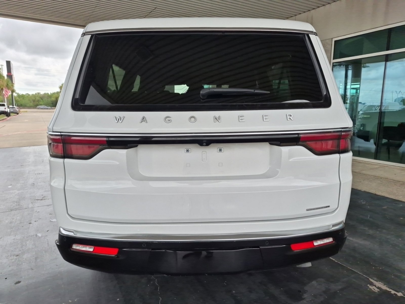 Used 2024 Jeep Wagoneer L Series II w/ Flexible Seating Group RWD image 8