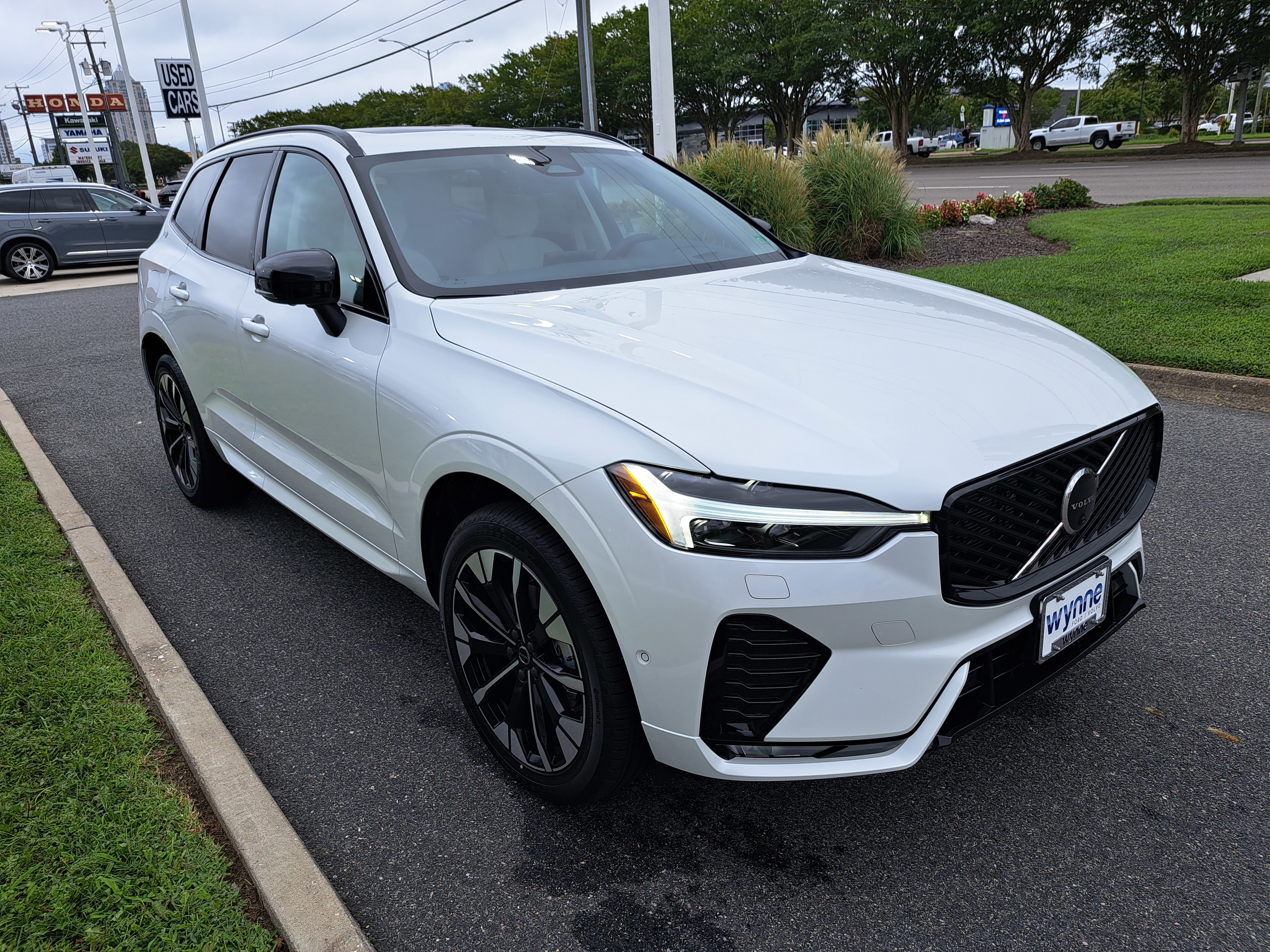 New 2026 Volvo XC60 B5 Ultra w/ Climate Package image 2