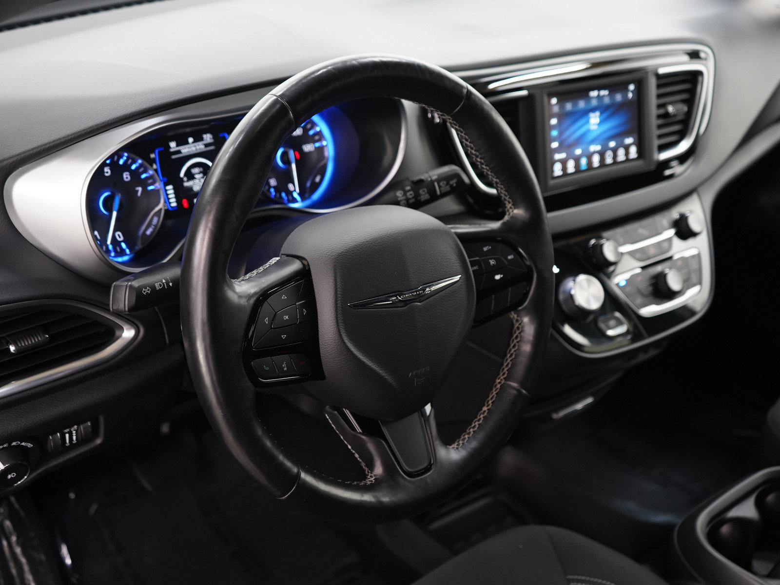 Used 2019 Chrysler Pacifica Touring Plus FWD image 23