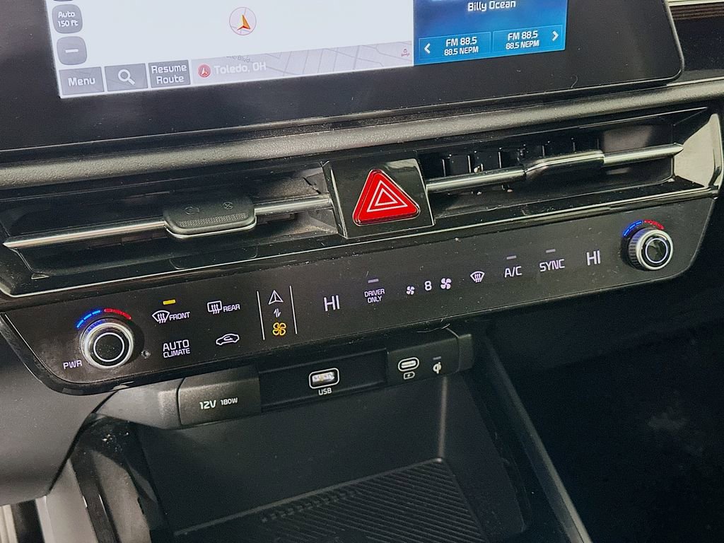 Used 2023 Kia Niro EX image 22