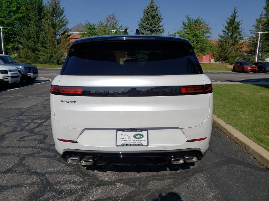 New 2025 Land Rover Range Rover Sport Dynamic SE image 6
