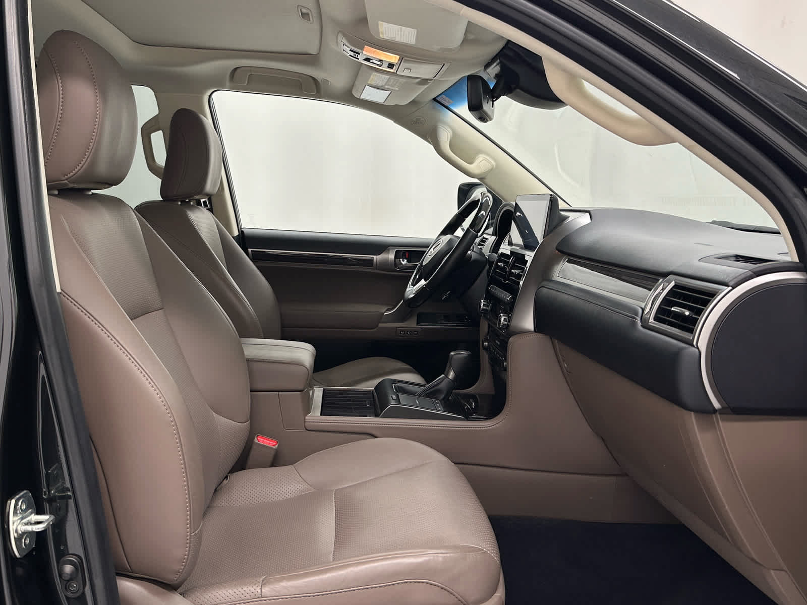 Used 2022 Lexus GX 460 Luxury w/ Sport Design Package AWD/4WD image 19