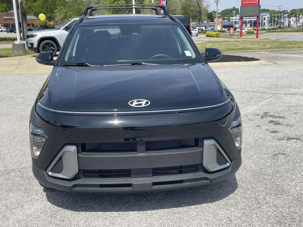Used 2025 Hyundai Kona SEL FWD image 2
