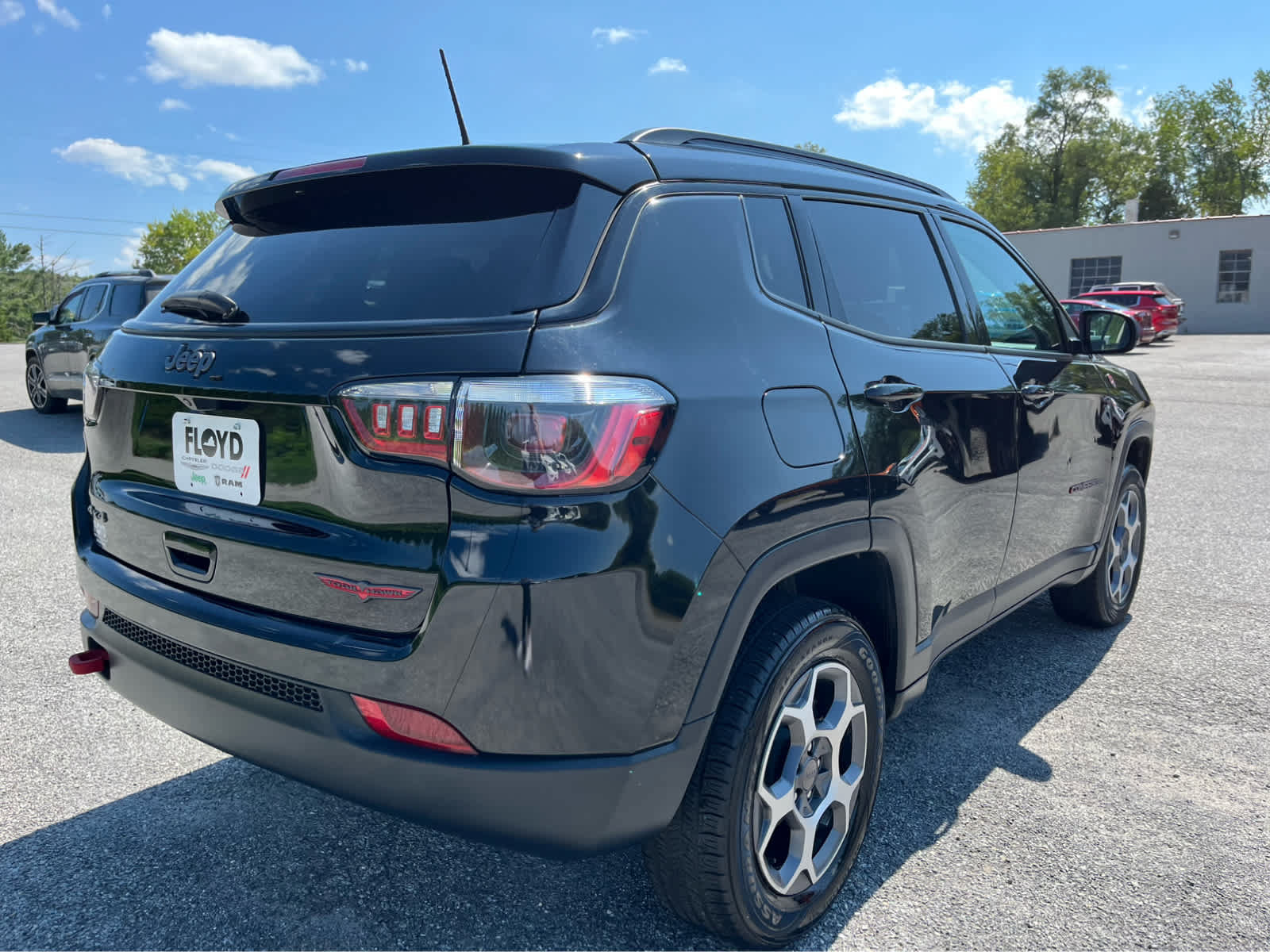 Used 2022 Jeep Compass Trailhawk w/ Sun and Sound Group AWD/4WD image 3