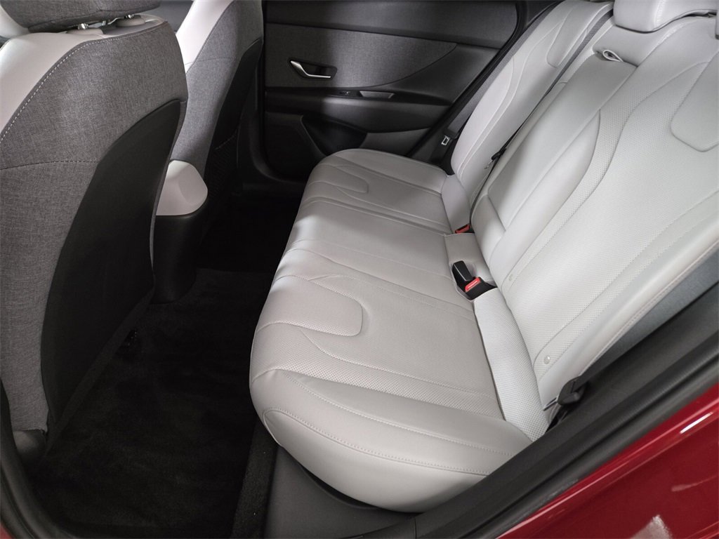 Used 2023 Hyundai Elantra Limited image 17