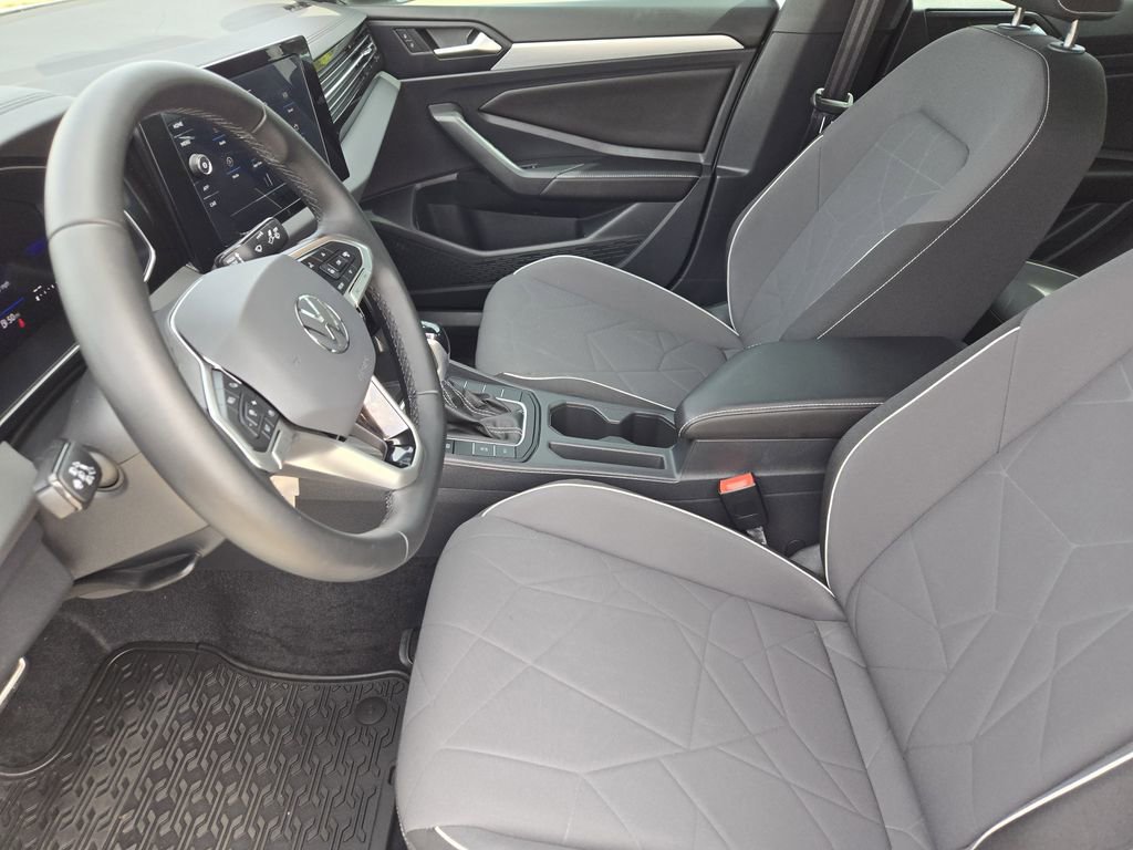Used 2025 Volkswagen Jetta Sport image 14