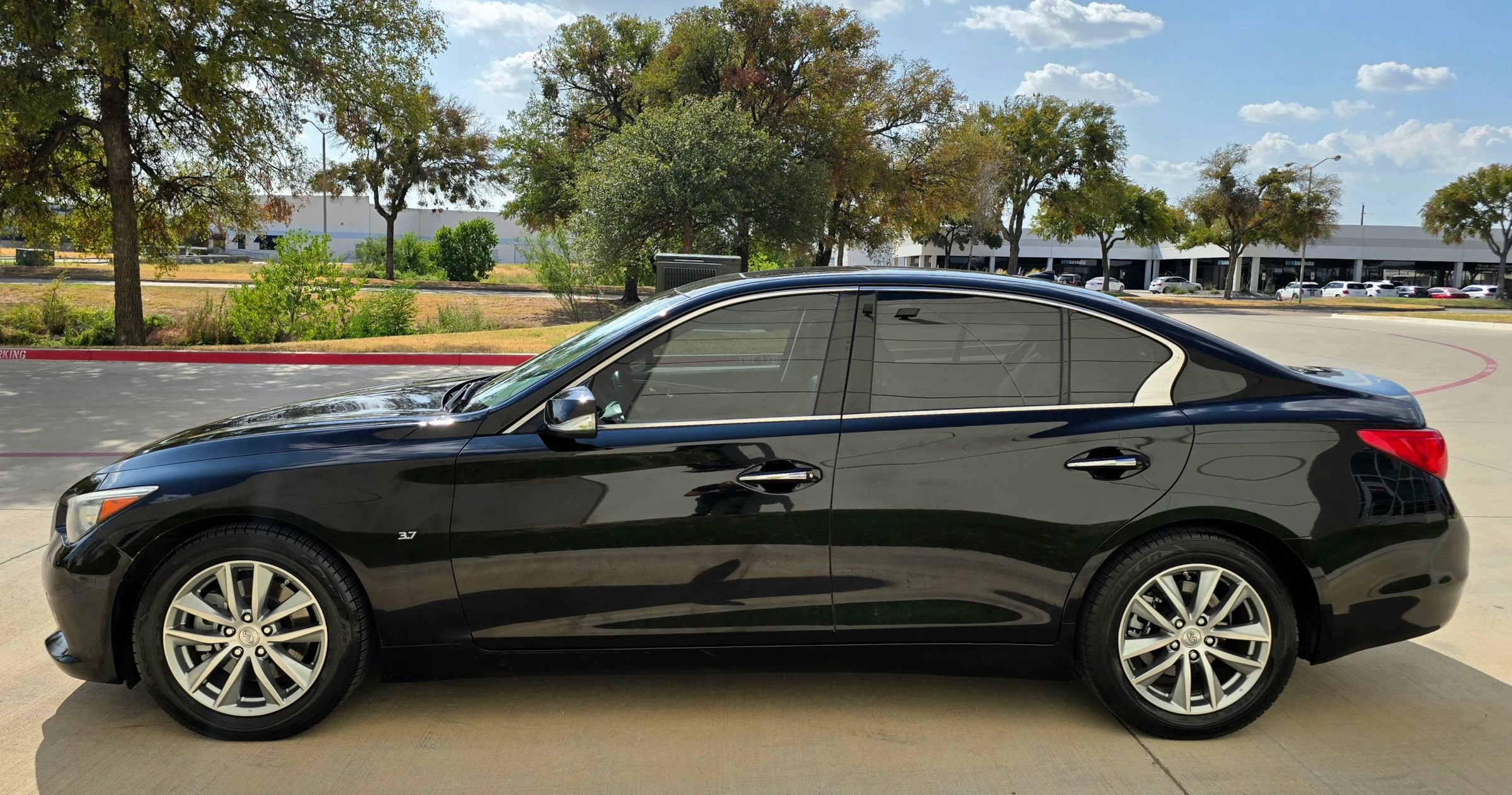 Used 2015 INFINITI Q50 Premium w/ Navigation Package AWD/4WD image 9