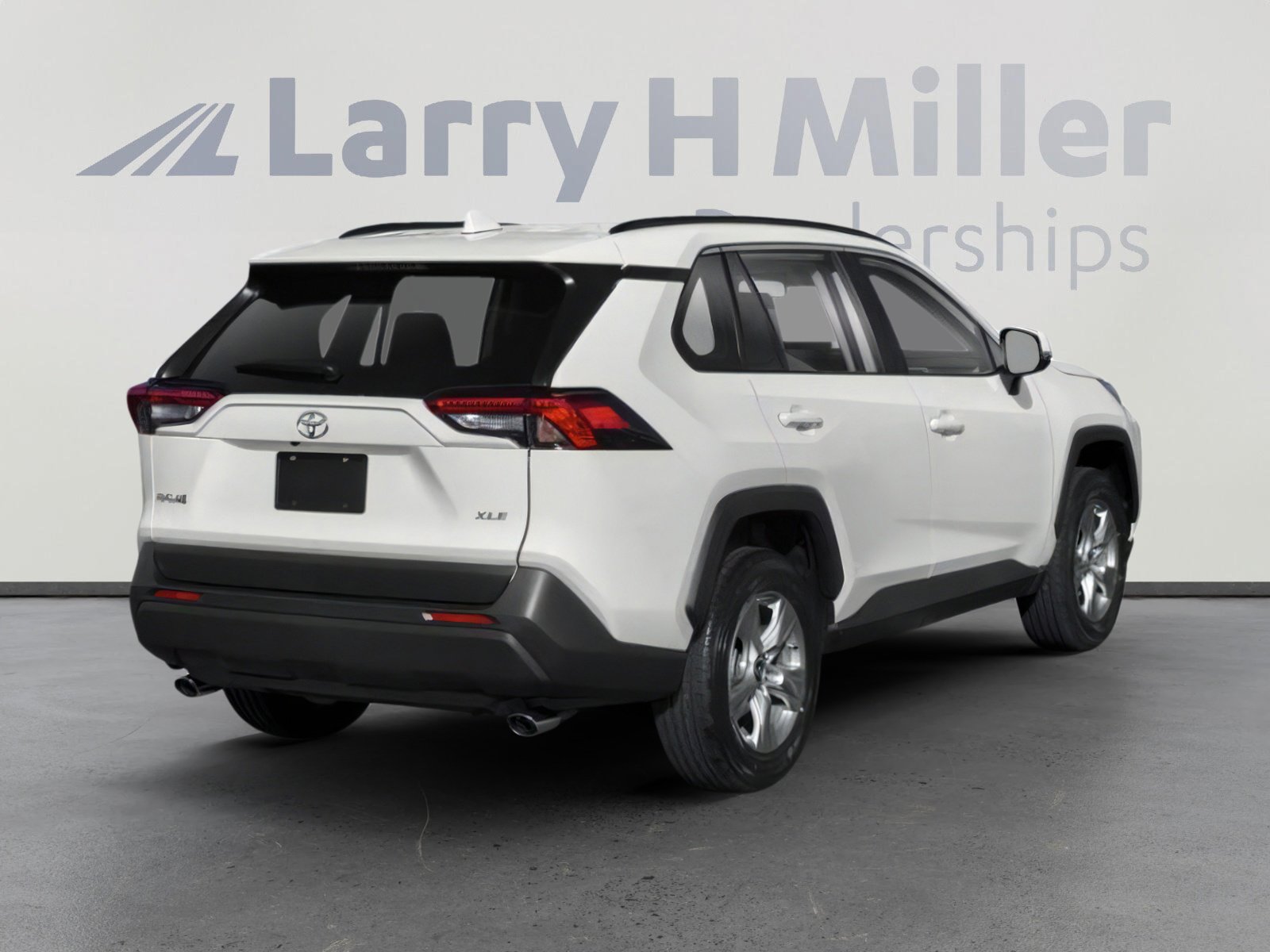 Used 2019 Toyota RAV4 XLE w/ Convenience Package AWD/4WD image 2