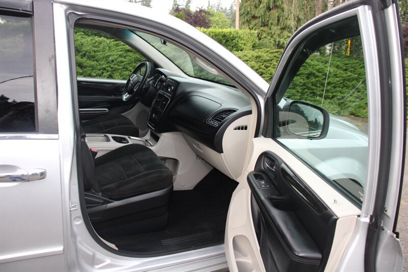 Used 2012 Dodge Grand Caravan Crew FWD image 13
