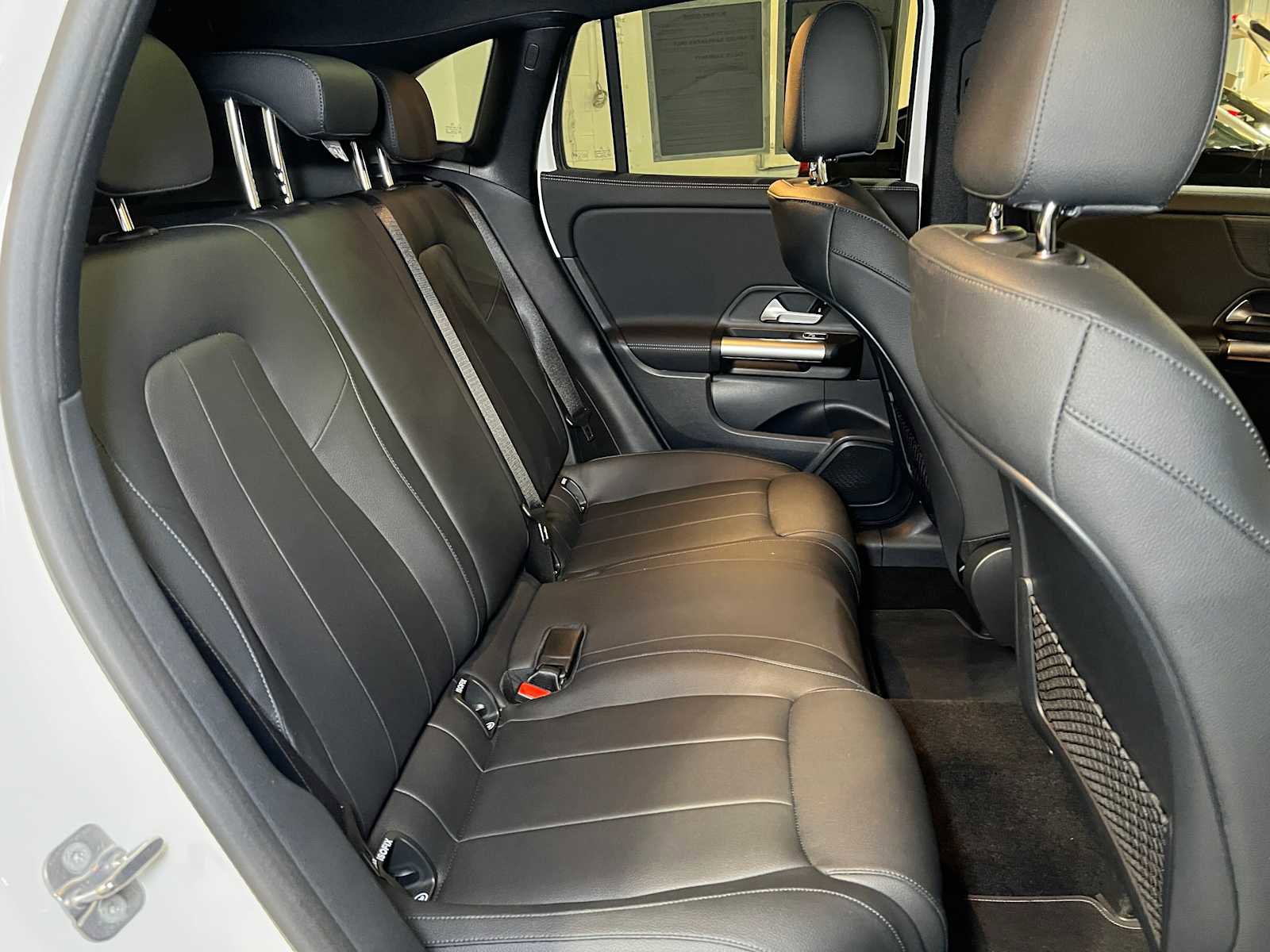 Used 2025 Mercedes-Benz GLA 250 4MATIC image 13